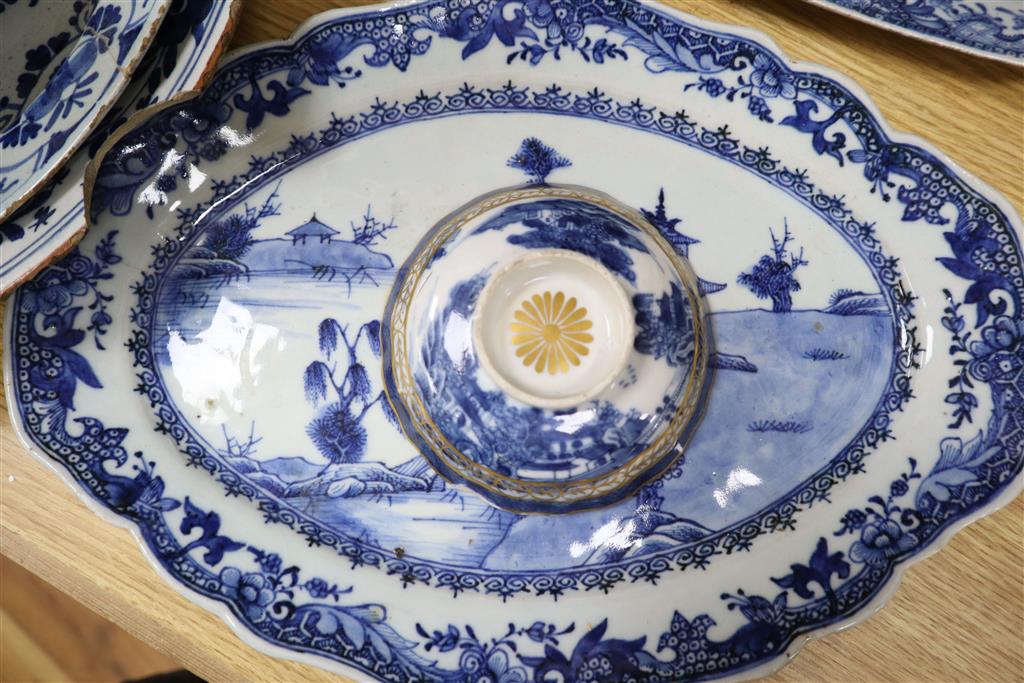 Mixed Chinese blue and white ceramics, 18th and 19th century, mostly damaged